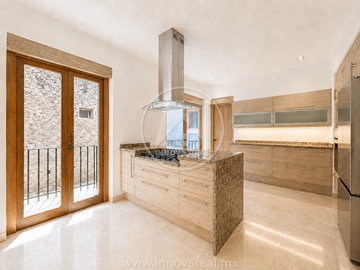 Villa Antigua en Zona Esmeralda