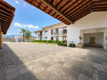 Villa Antigua en Zona Esmeralda