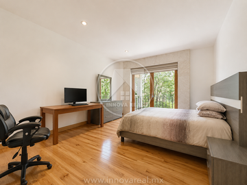 Villa Antigua en Zona Esmeralda
