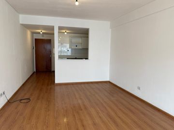Monambiente Divisible  en ele  de 47 m2 al contrafrente con Balcon