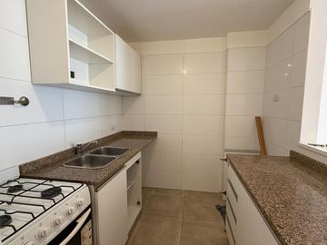 Monambiente Divisible  en ele  de 47 m2 al contrafrente con Balcon