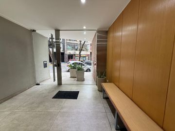 Monambiente Divisible  en ele  de 47 m2 al contrafrente con Balcon