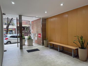 Monambiente Divisible  en ele  de 47 m2 al contrafrente con Balcon