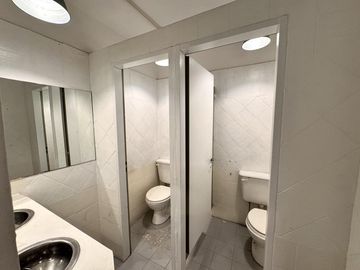 Local  / Oficina en Alquiler - Palermo Hollywood -  Gran espacio  con Terraza  apto varios usos