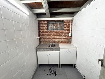 Local  / Oficina en Alquiler - Palermo Hollywood -  Gran espacio  con Terraza  apto varios usos