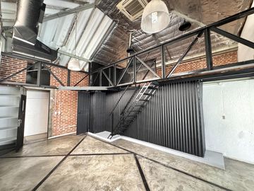 Local  / Oficina en Alquiler - Palermo Hollywood -  Gran espacio  con Terraza  apto varios usos