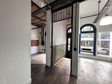 Local  / Oficina en Alquiler - Palermo Hollywood -  Gran espacio  con Terraza  apto varios usos
