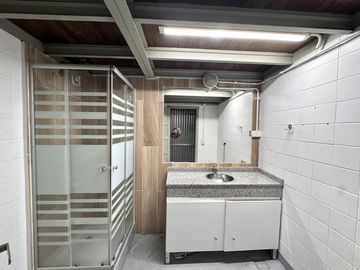Local  / Oficina en Alquiler - Palermo Hollywood -  Gran espacio  con Terraza  apto varios usos