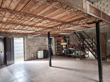 En Alquiler | Excelente Galpon de 124m2  (84m2 Planta Baja y 40m2 de Entrepiso) Ideal para Deposito en Moreno Centro Lado Norte - Bossi al 600