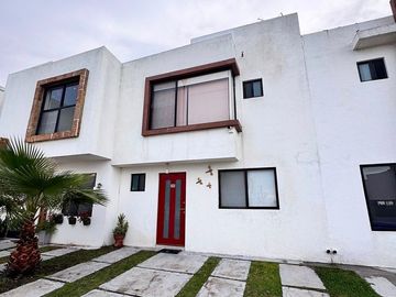 'Casa Amueblada en Renta en Zibatá, El Canto, con Alberca'