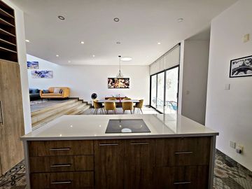 Residencia de Autor en Juriquilla | Doble Altura · Sustentable · Amueblada