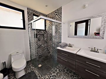 Residencia de Autor en Juriquilla | Doble Altura · Sustentable · Amueblada