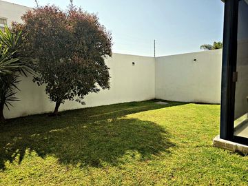 Residencia de Autor en Juriquilla | Doble Altura · Sustentable · Amueblada
