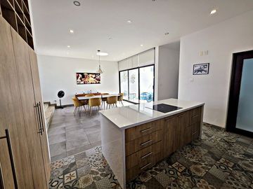 Residencia de Autor en Juriquilla | Doble Altura · Sustentable · Amueblada