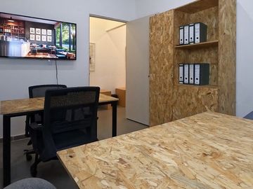 RENTO OFICINA AMUEBLADA CON SERVICIOS