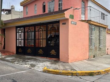 Vendo amplia casa en esquina. Col. Lomas de Atemajac 		$6,370,000