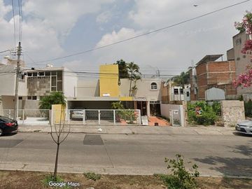Casa de UNA PLANTA en venta, Jardines del Bosque. $10,500,000