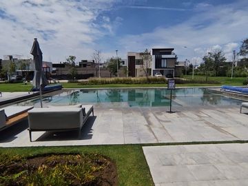 Casa 3 niveles 5 recámaras  en Solares Zapopan  $9,500,000