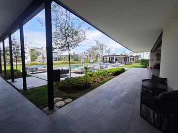 Casa 3 niveles 5 recámaras  en Solares Zapopan  $9,500,000