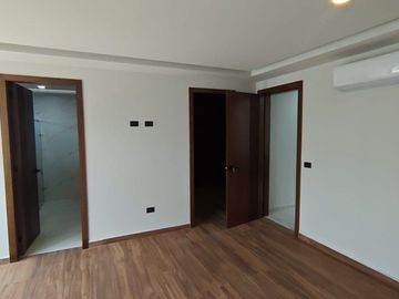 Casa 3 niveles 5 recámaras  en Solares Zapopan  $9,500,000