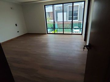 Casa 3 niveles 5 recámaras  en Solares Zapopan  $9,500,000