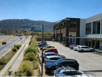 Local renta Planta alta 443m2  en $99, 137 en el Bajío Zapopan