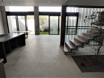 CASA NUEVA EN ARAUCA II de 465m2  3 NIVELES en $15,990,000