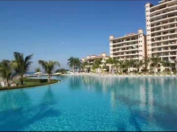 Vive frente al mar en Bay View Grand, Marina Vallarta!