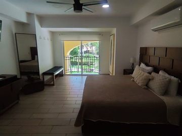 Vive frente al mar en Bay View Grand, Marina Vallarta!