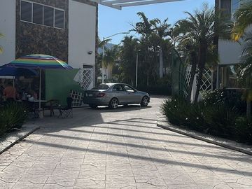 Terrenos Laguna de Chapala en fraccionamiento privado 270m2 en $1,620,000