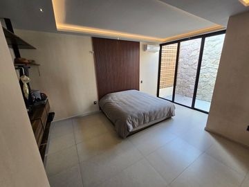 Casa Chardonnay			$8,900,000