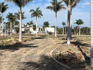 Terrenos Laguna de Chapala en fraccionamiento privado 350m2 en $2,100,000