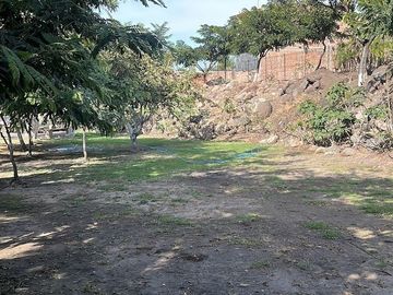 Terrenos Laguna de Chapala en fraccionamiento privado 350m2 en $2,100,000