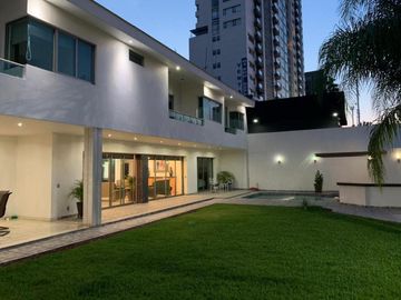 Casa En Venta En Puerta De Hierro, Zapopan, Jalisco