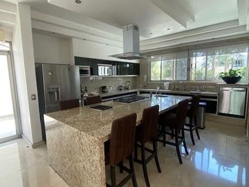Casa En Venta En Puerta De Hierro, Zapopan, Jalisco