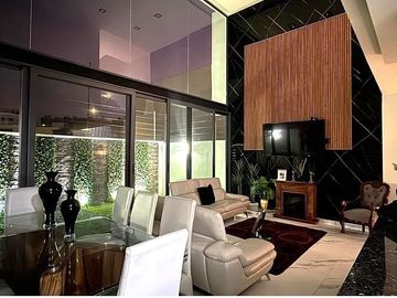 Casa en venta en Bosques Vallarta		$11,500,000