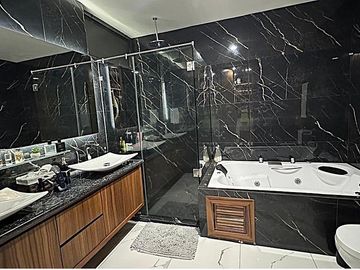 Casa en venta en Bosques Vallarta		$11,500,000