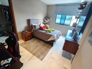 Casa de 3 niveles Valle Real  5 recámaras