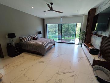 Casa de 3 niveles Valle Real  5 recámaras