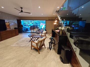 Casa de 3 niveles Valle Real  5 recámaras