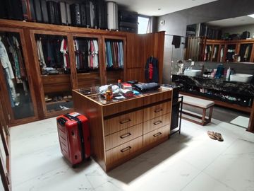 Casa de 3 niveles Valle Real  5 recámaras
