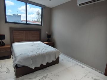 Casa de 3 niveles Valle Real  5 recámaras