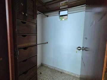 Casa en Itzimná de dos plantas en esquina ideal para casa u oficina