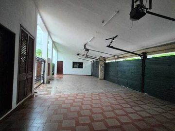 Casa en Itzimná de dos plantas en esquina ideal para casa u oficina