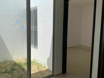 ¡En Renta casa con 3 habs , frente al parque, en privada en Gran Santa Fe Norte!
