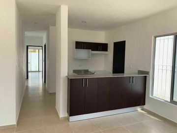 ¡En Renta casa con 3 habs , frente al parque, en privada en Gran Santa Fe Norte!