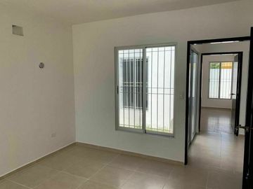 ¡En Renta casa con 3 habs , frente al parque, en privada en Gran Santa Fe Norte!
