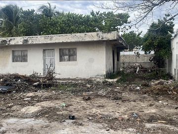 Terreno con Costruccion sobre avenida y 2 esquinas playa
