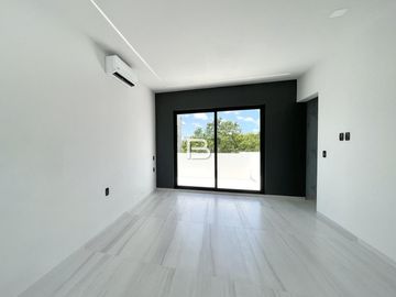 Casa en Fraccionamiento	Vía Cumbres Residencial