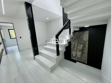 Casa en Fraccionamiento	Vía Cumbres Residencial